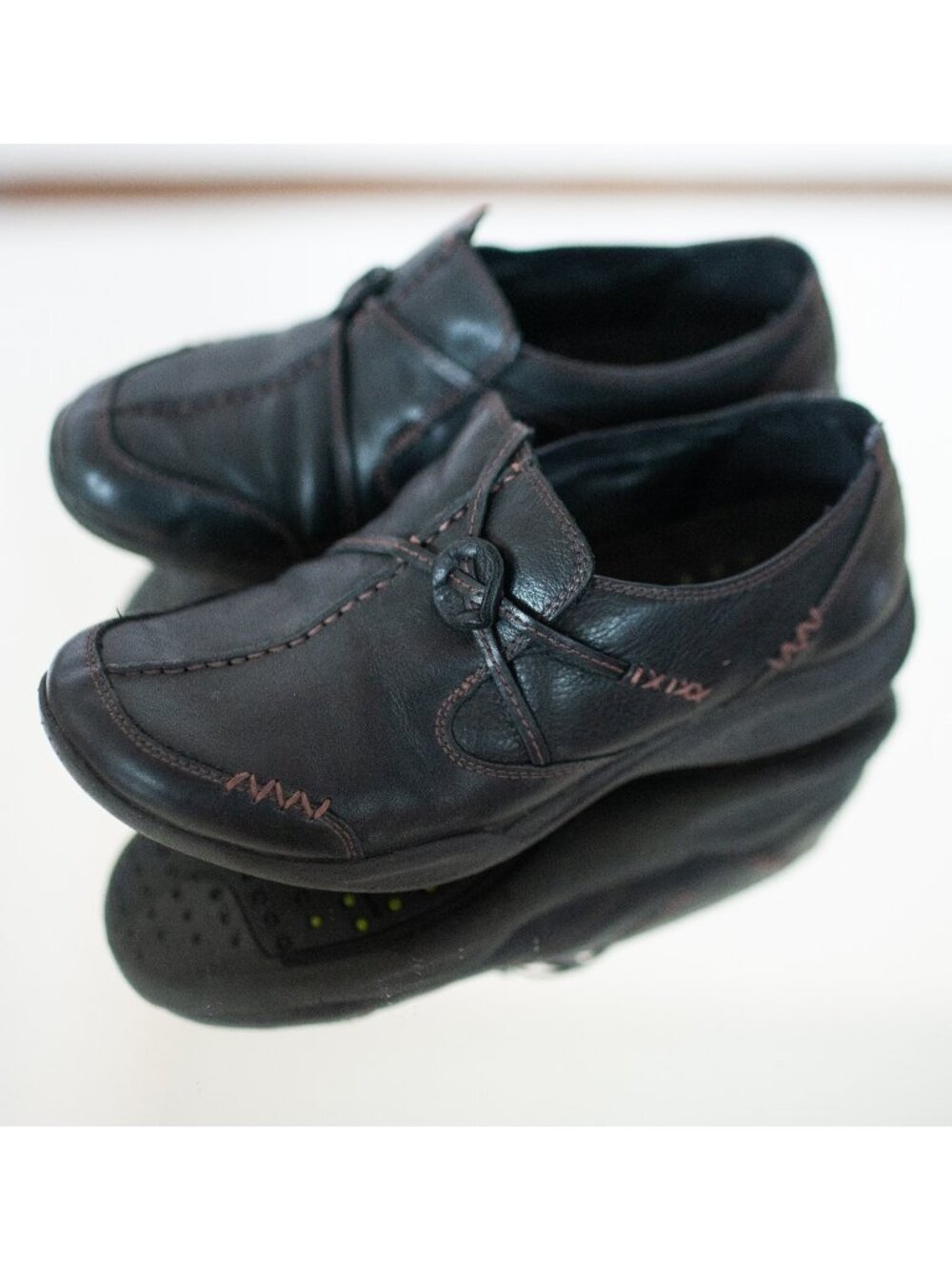 Vintage Y2K Clarks Wave Walk Slip On Loafers Women’s 7W Brown Leather Librarian